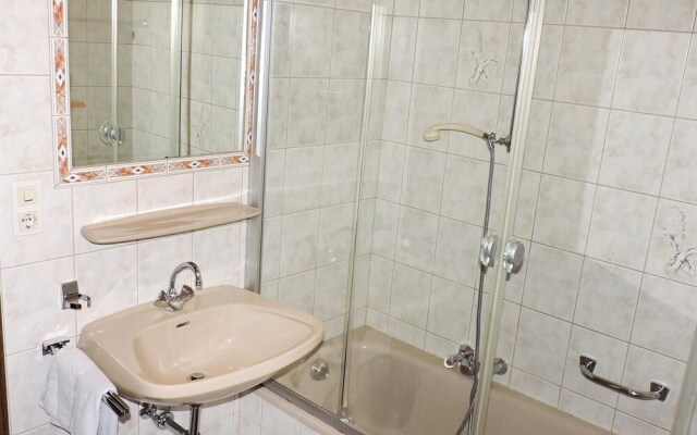Stunning Apartment in Schnann With 2 Bedrooms and Wifi