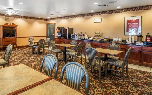 Econo Lodge Inn and Suites