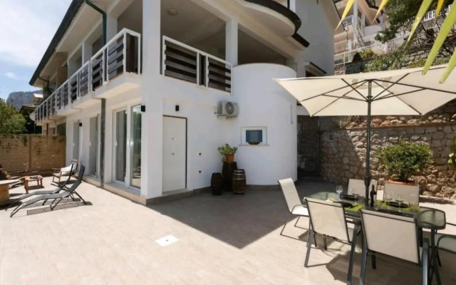 Villa's apartment on the beach, swimming pool A/C
