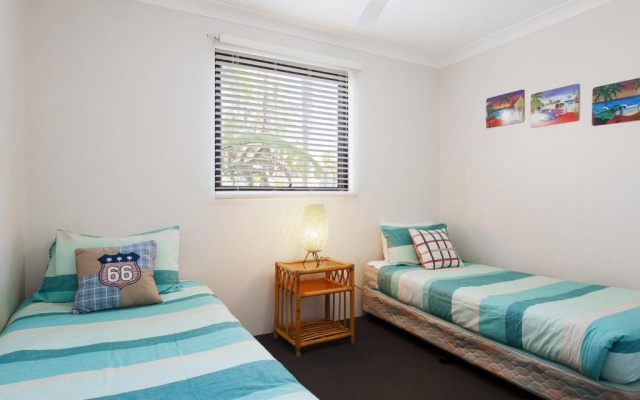 13 'Carindale', 19 Dowling Street - large ground floor unit with pool & tennis court – Guest Rooms – Nelson Bay