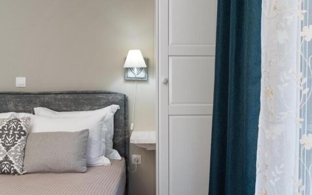 ?Bsolute Athens Viii