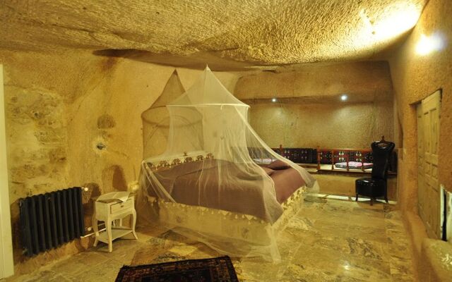 AkCave Suites and Resort