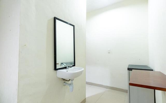OYO 3051 Stm Suite Near Amplas Bus Terminal