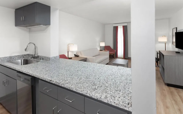 Ramada by Wyndham Milwaukee