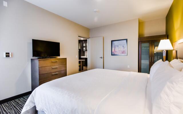 Candlewood Suites West Edmonton - Mall Area by IHG