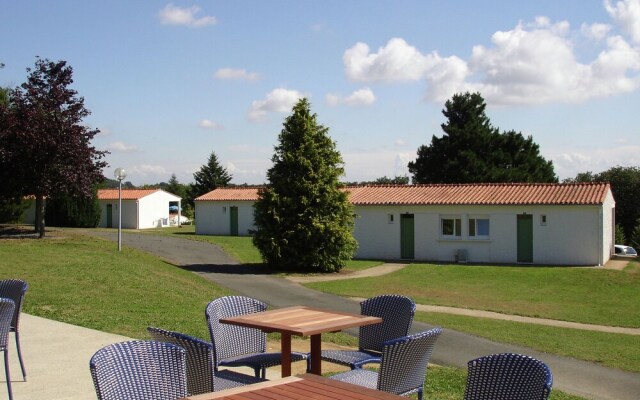 Semi-detached Bungalow With Microwave, in the Great Vendée