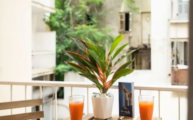 Blue Ark Comfort near Acropolis