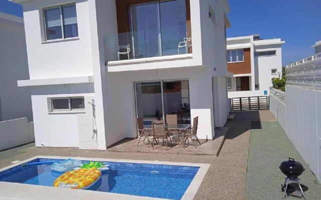 Beautiful Detached Modern Villa With Pool
