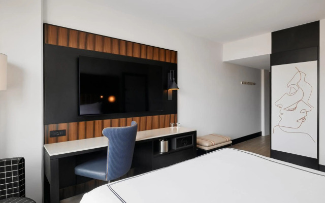The Godfrey Detroit, Curio Collection By Hilton