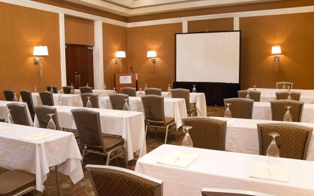 DoubleTree by Hilton Collinsville - St. Louis