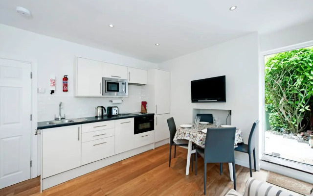 The Apartment, 24 West End Terrace, Winchester