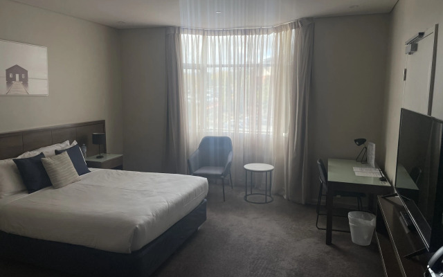 Sfera's Park Suites & Convention Centre