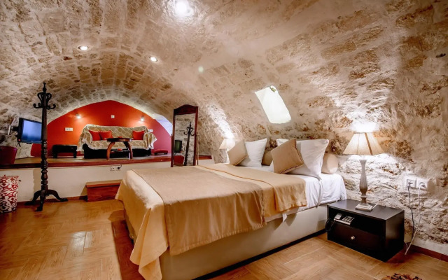 Leo Hotel