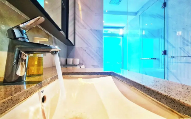 Moonway Luxury Suites At Eaton Residence