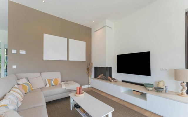 Luxury Water Villa in Harderwold With Jetty