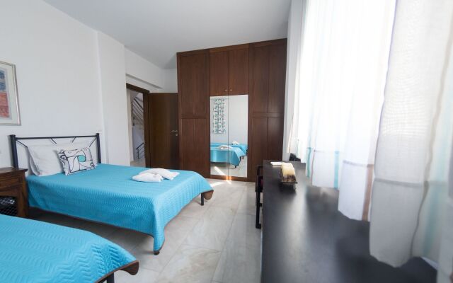 Jiannis House