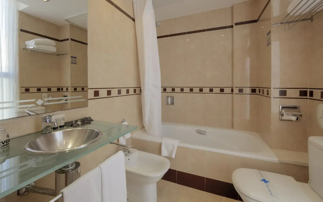 Отель Evenia Rocafort