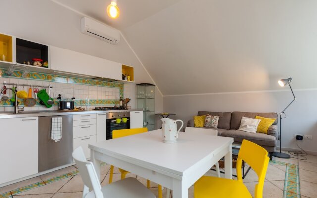 Bright Rooftop by Napoliapartments