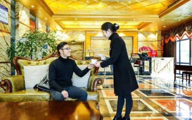 Yuechen Hotel (Xietaizi Subway Station)