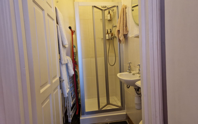 Charming 1-wall Bed Comfortable Studio in Nwlondon