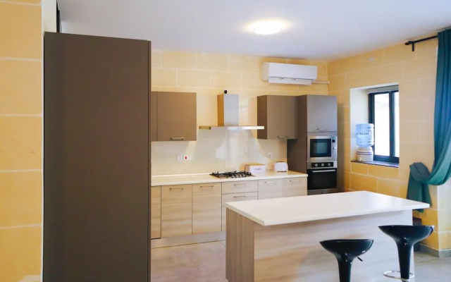 3 Bedroom Apartment With Private Pool and hot tub