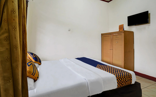 OYO 3882 Pondok Pujasera