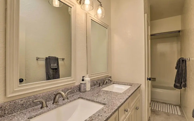 Tucson Foothills Oasis Near Hiking Trails!