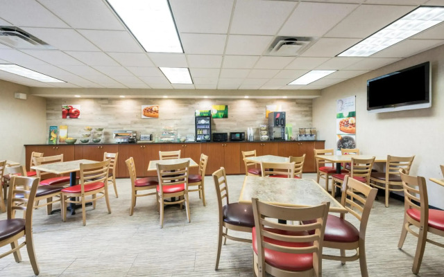 Quality Inn & Suites Fishkill South near I-84