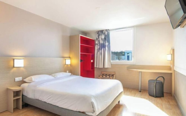 B&B Lyon Est Aeroport St Quentin Fallavie