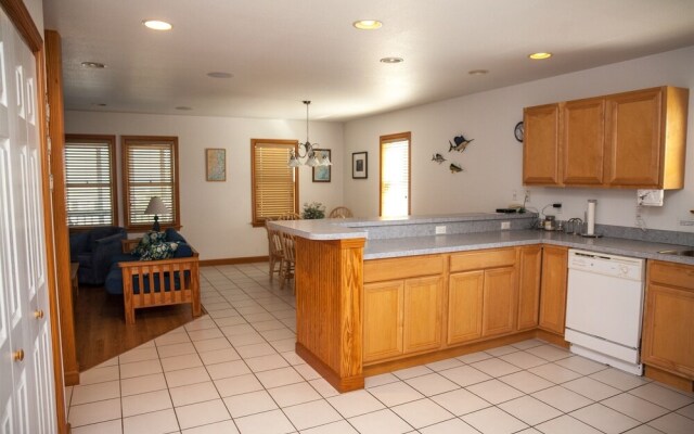 Spartina 3 Bedroom Cottage by RedAwning