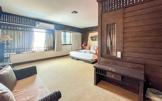 Ruean Phae Royal Park Hotel