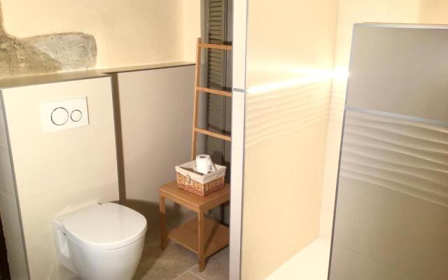 La Tour des Beaumes à GORDES avec Piscine Privée -