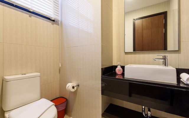 Townhouse With A Walking Distance From Bangtao Beach