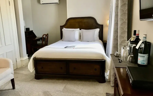 Tattingstone Inn