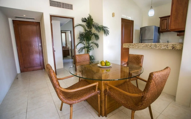 1BR Condo - Best Location! Pool+beach! Sleeps 4!!