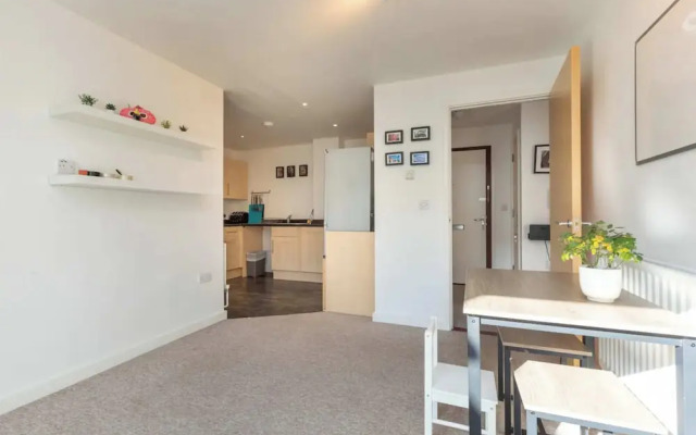 Bright & Airy 1 Bedroom Apartment in Trendy Peckham