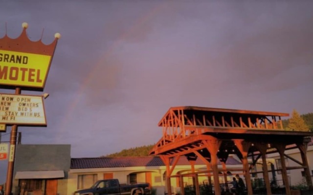 Grand Motel