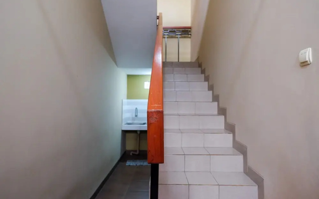 RedDoorz Syariah near Perempatan Kartasura