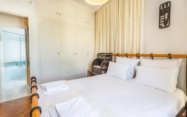 Ranias luxurious Apartment with sea view!