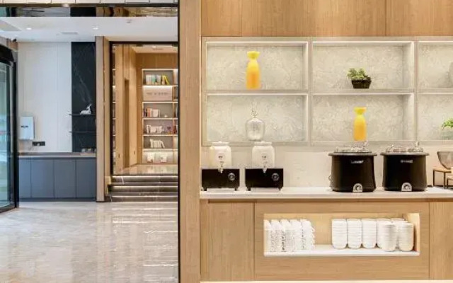 HanTing Premium Hotel (Hongtong Dahuaishu Culture Square)
