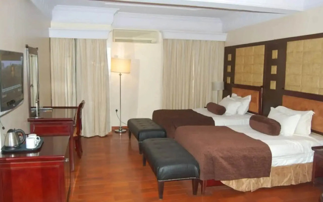 Owu Crown Hotel