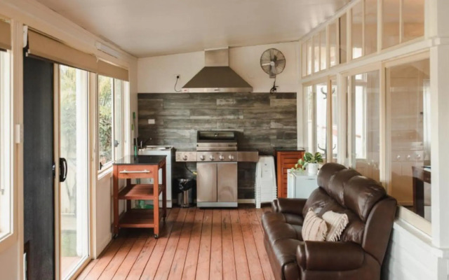 Sussex House Caravan Park