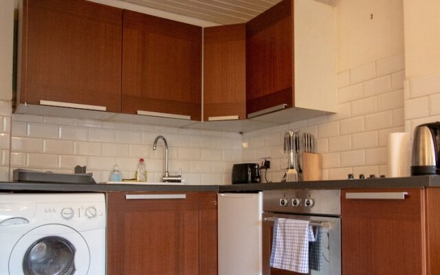 1 Bedroom Flat In Broughton