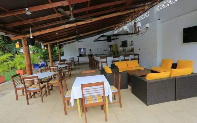 Pontoon Residence & Suites