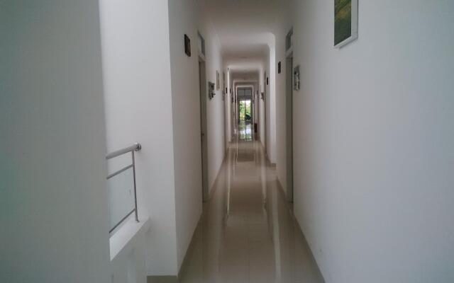 Chrissant Hotel