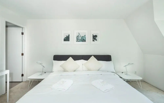 Penthouse 2BR in Yaletown by Sonder