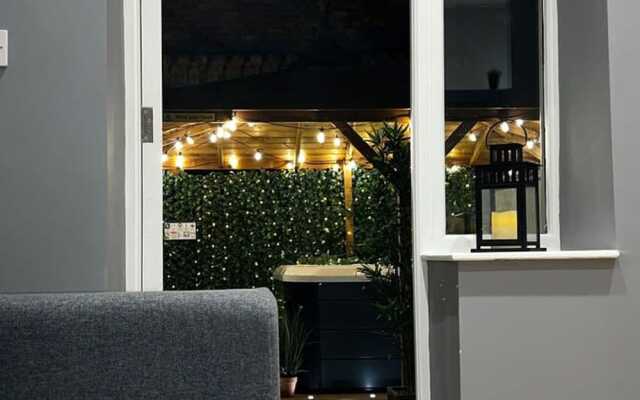 The Gathering On The Rows - City Centre