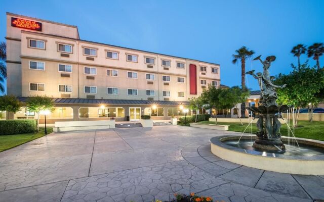 Ramada West Sacramento Hotel and Suites