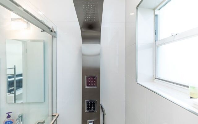 Hidden Gem in South of Fifth Retreat