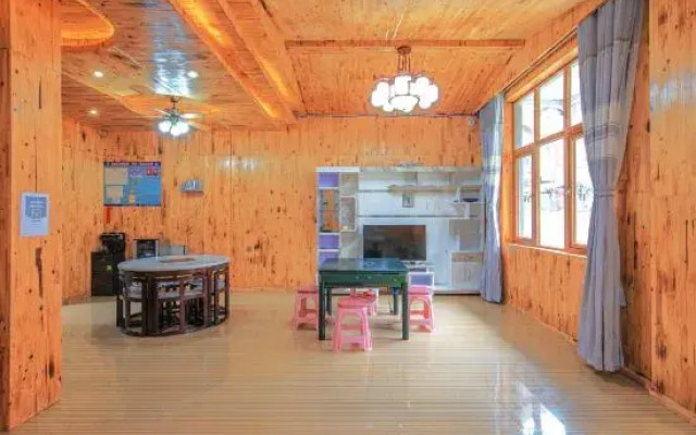 Libo Guoyi Inn